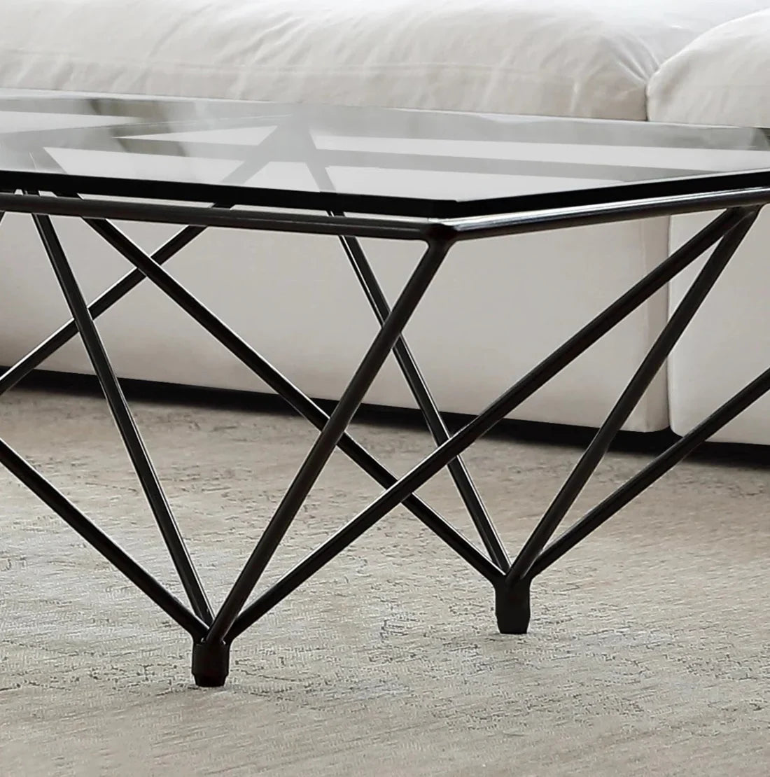 طاولة قهوة حديثة ومبتكرة من الزجاج المقسّى