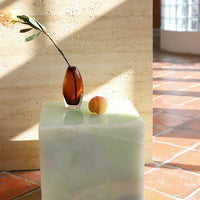 طاولة القهوة الرخامية ذات التصميم البسيط والفاخر