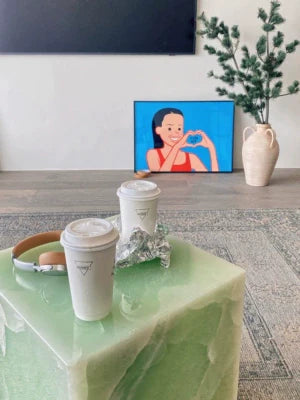 طاولة القهوة الرخامية ذات التصميم البسيط والفاخر