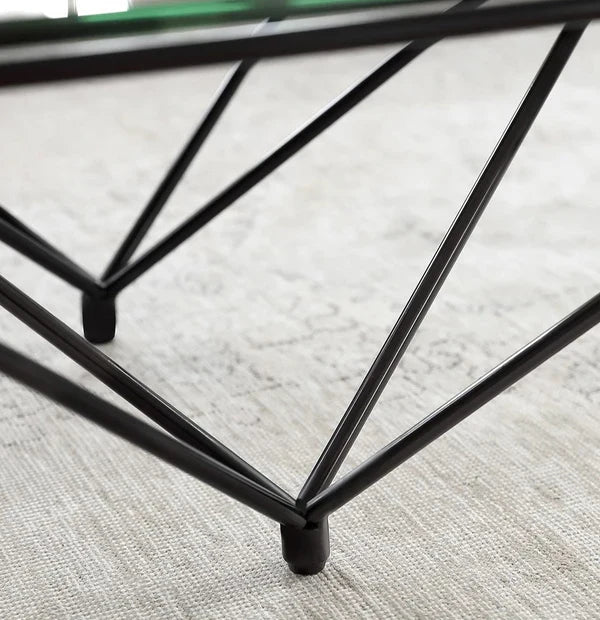 طاولة قهوة حديثة ومبتكرة من الزجاج المقسّى