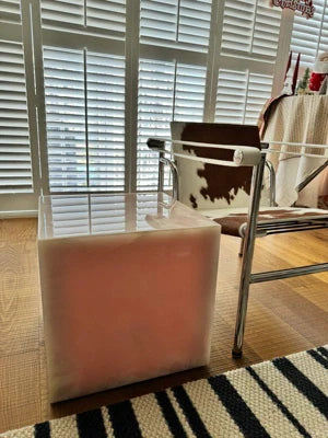 طاولة القهوة الرخامية ذات التصميم البسيط والفاخر