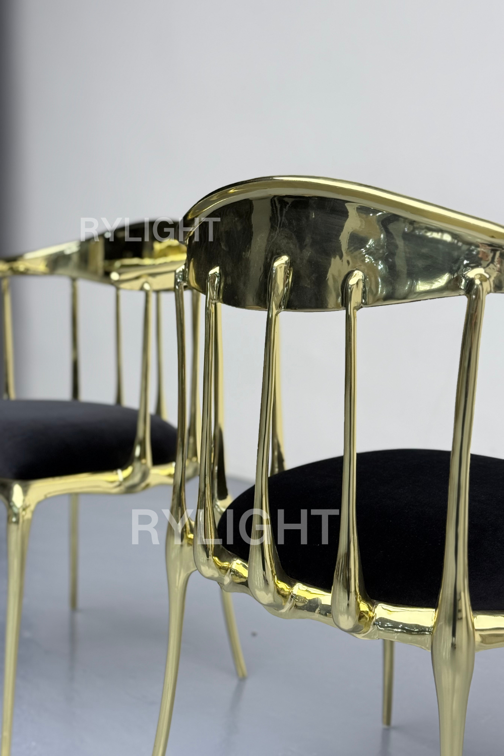 Italiaanse stijl hoogwaardige fluwelen eetkamerstoel in puur koper