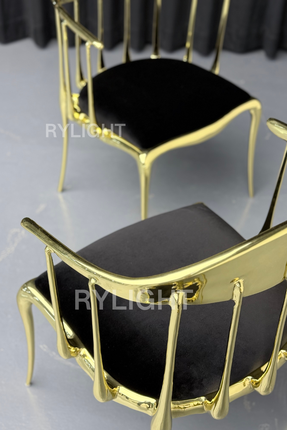 Italiaanse stijl hoogwaardige fluwelen eetkamerstoel in puur koper