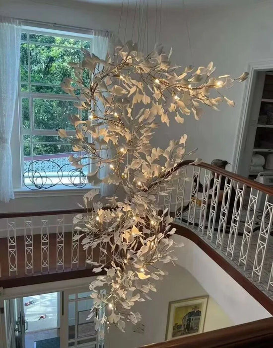 ثريا من البورسلين الخزفي بتصميم إبداعي كبير الحجم من Rylight على شكل أوراق الجنكة
