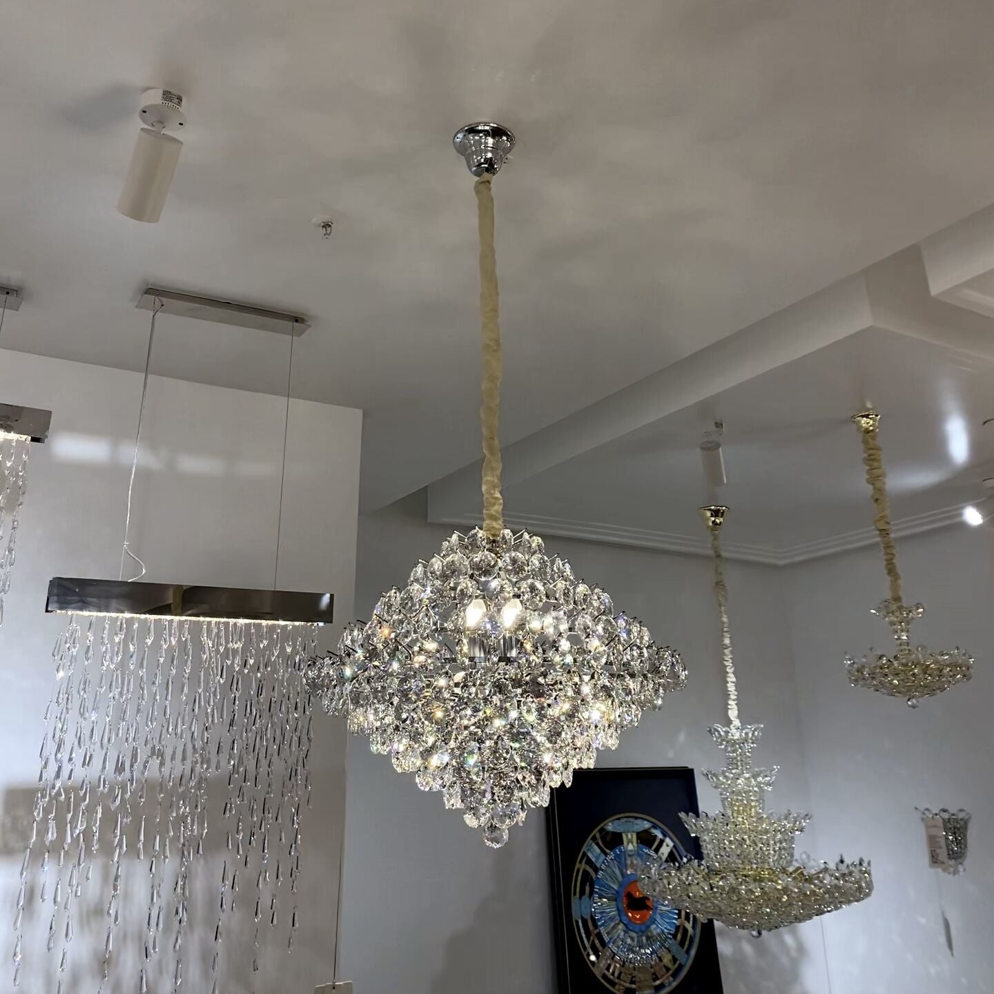 ثريا كريستالية مخروطية الشكل من رايلايت