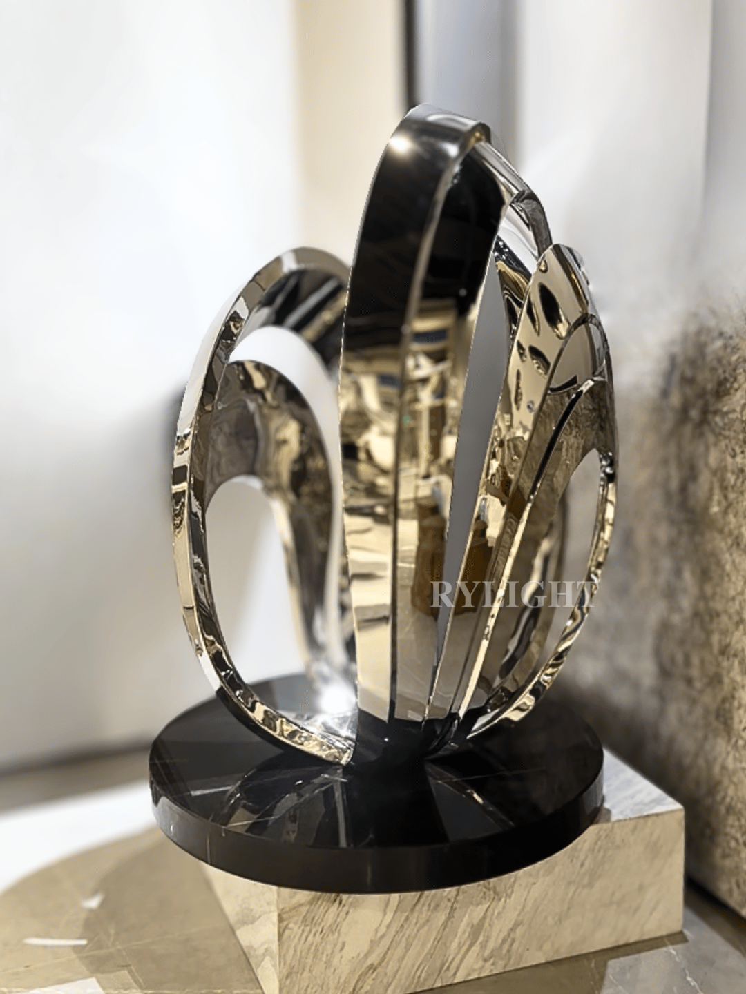 RYLIGHT — Mirror Arc, Contemporary Sculpture