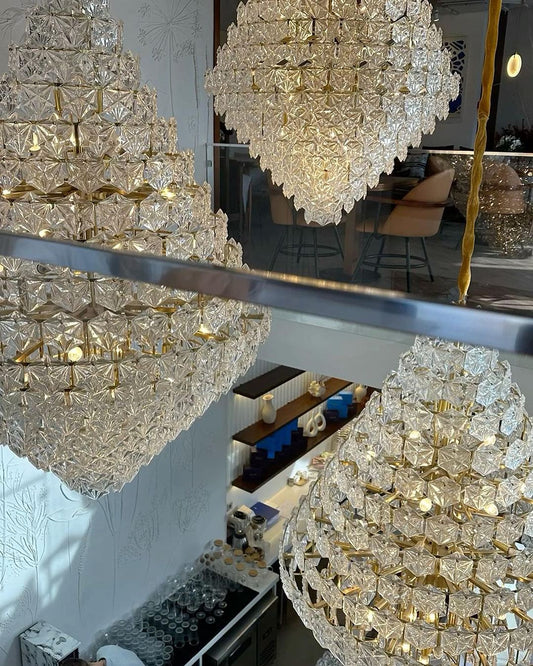 ثريا زجاجية سداسية الشكل متعددة الطبقات على شكل مخروط الصنوبر من رايلايت