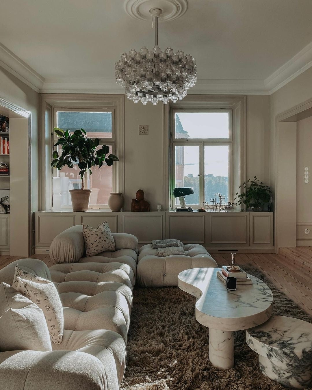 ثريا زجاجية منقوشة بشكل معقد من Rylight بطبقة 1/2