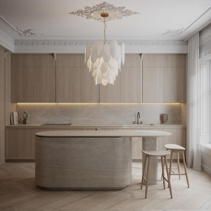Rylight Frosted hangende bloemblaadjeskroonluchter in messing afwerking