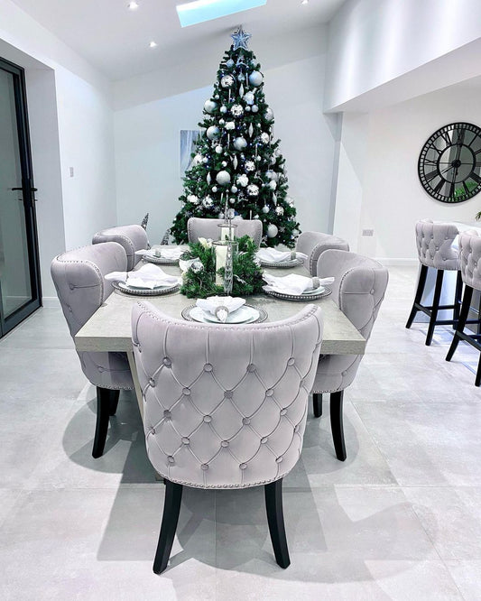 Moderne eenvoudige eetkamerstoelen met knopen