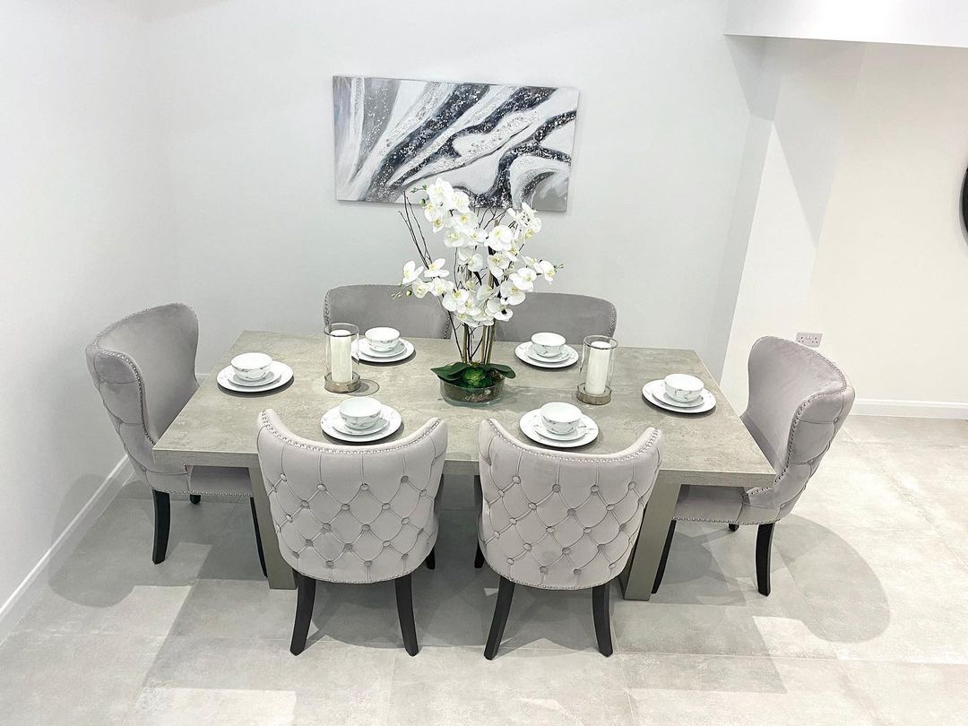 كراسي طعام حديثة وبسيطة