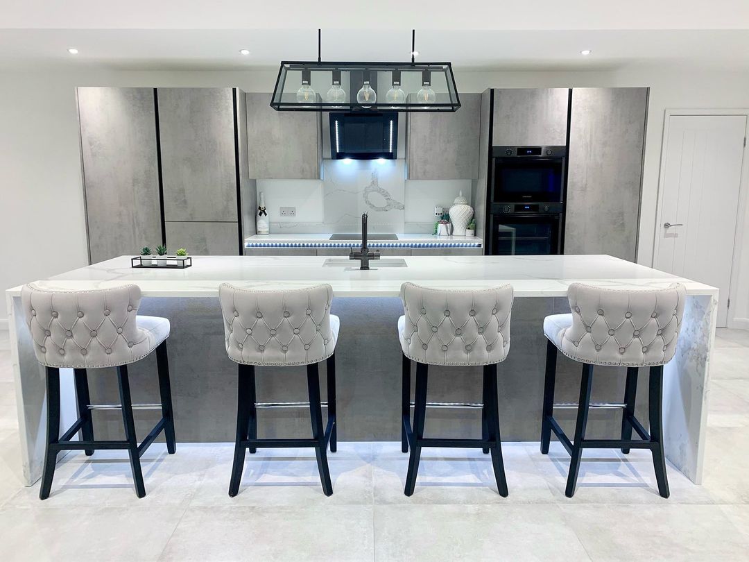 كراسي بار بسيطة حديثة