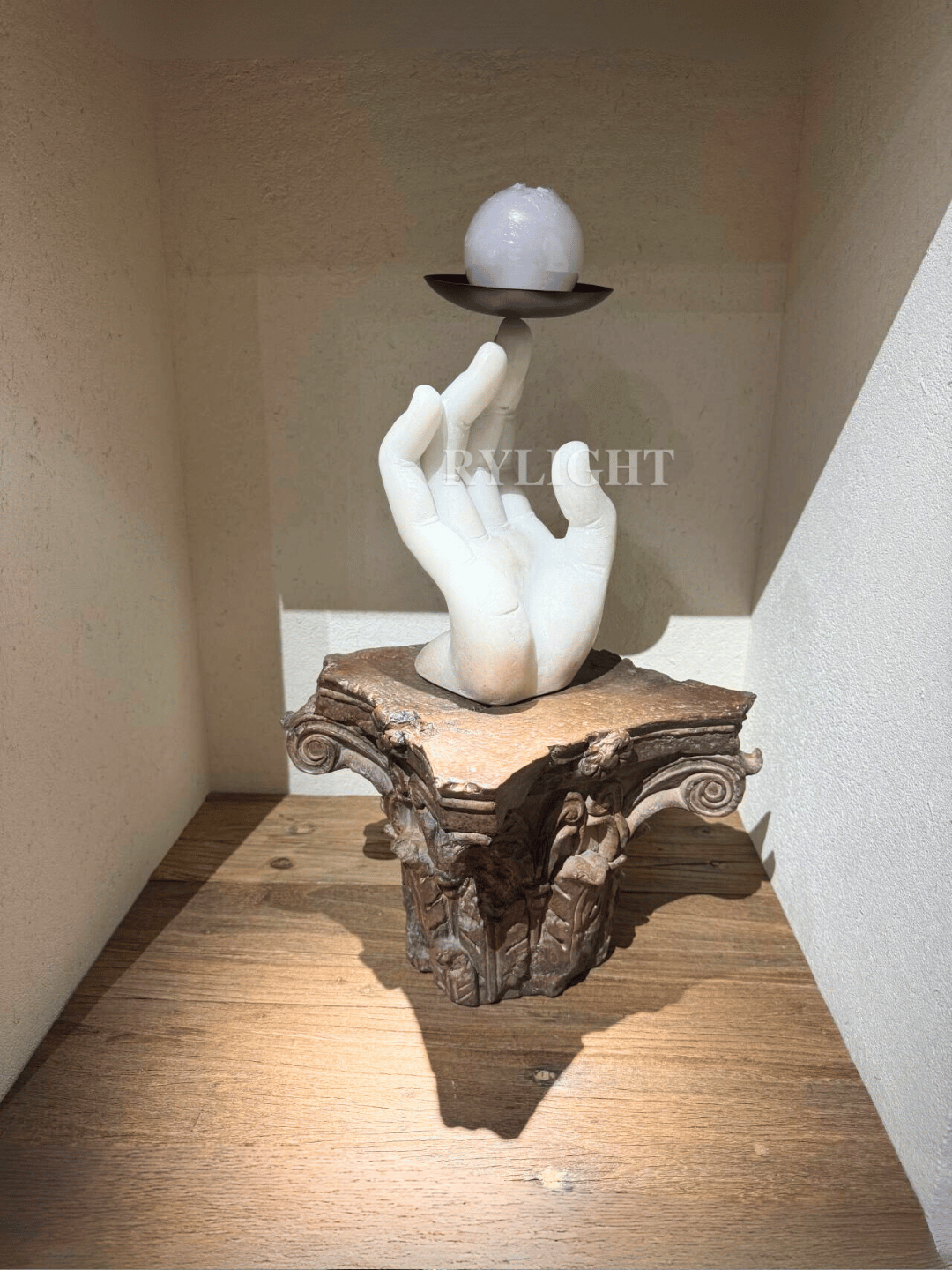 RYLIGHT Finger-Bearing Candle Holder Sculpture