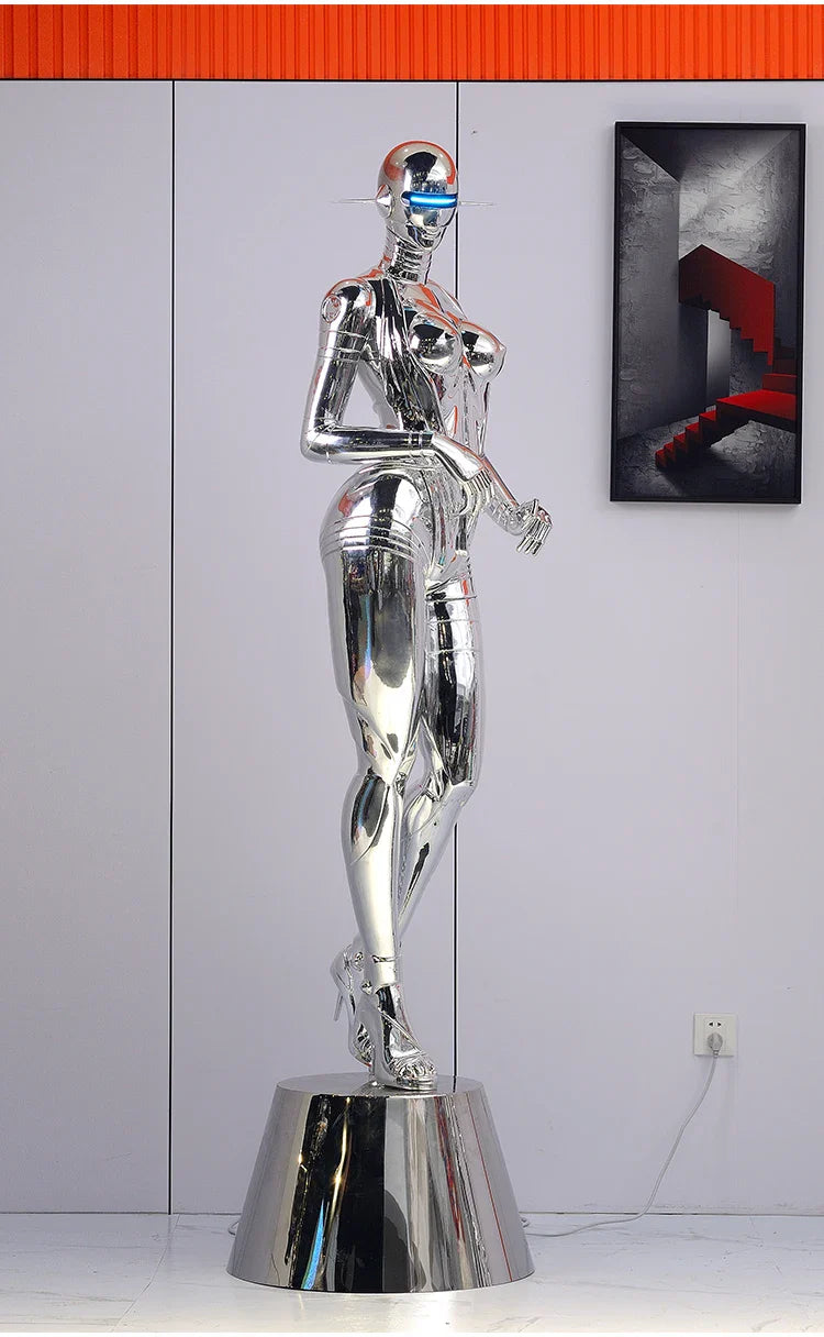 مصباح أرضي على شكل تمثال إلهة رايلايت بتصميم فني