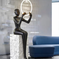 مصباح أرضي على شكل تمثال جالس أسود/أزرق من رايلايت