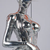 مصباح أرضي على شكل تمثال إلهة رايلايت بتصميم فني