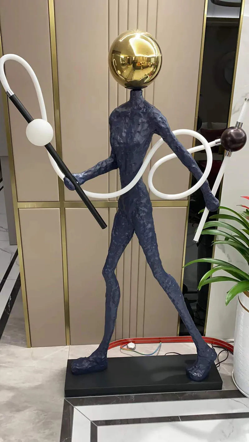 مصباح أرضي LED بتصميم رأس ذهبي من Rylight Art 