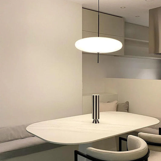 Moderne hanglamp met witte kralenkap voor woon-/eetkamer 
