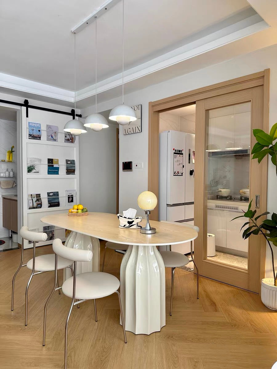 Rylight Franse crèmekleurige ovale/ronde schelpvormige eettafel 