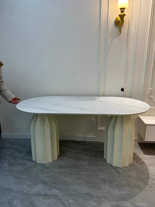 Rylight Franse crèmekleurige ovale/ronde schelpvormige eettafel 