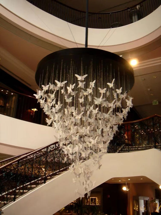 قلادة بتصميم فراشة قزم من رايلايت فانتاسي باللون الأبيض/الذهبي