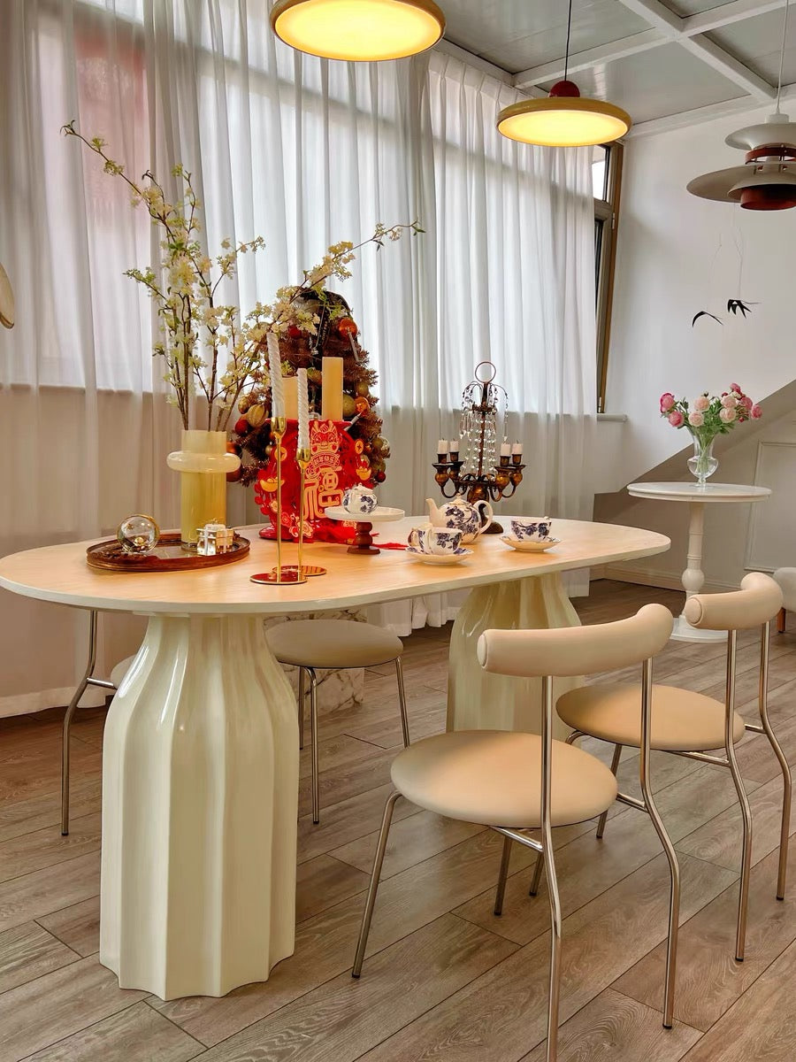 Rylight Franse crèmekleurige ovale/ronde schelpvormige eettafel 