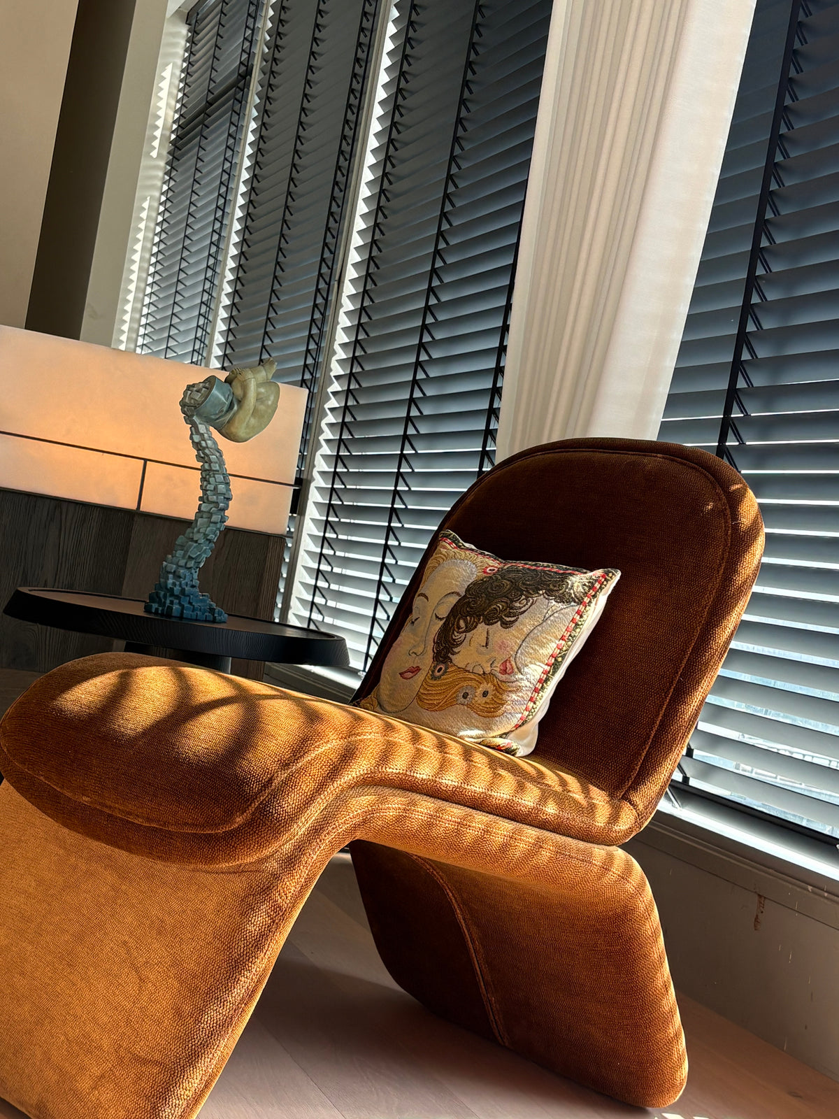 Sculptura Artistic Lounge Chair