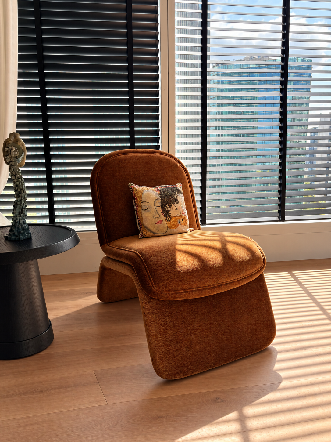 Sculptura Artistic Lounge Chair