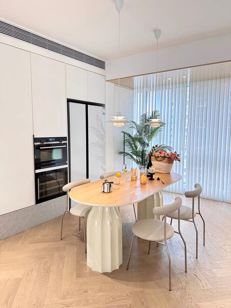 Rylight Franse crèmekleurige ovale/ronde schelpvormige eettafel 