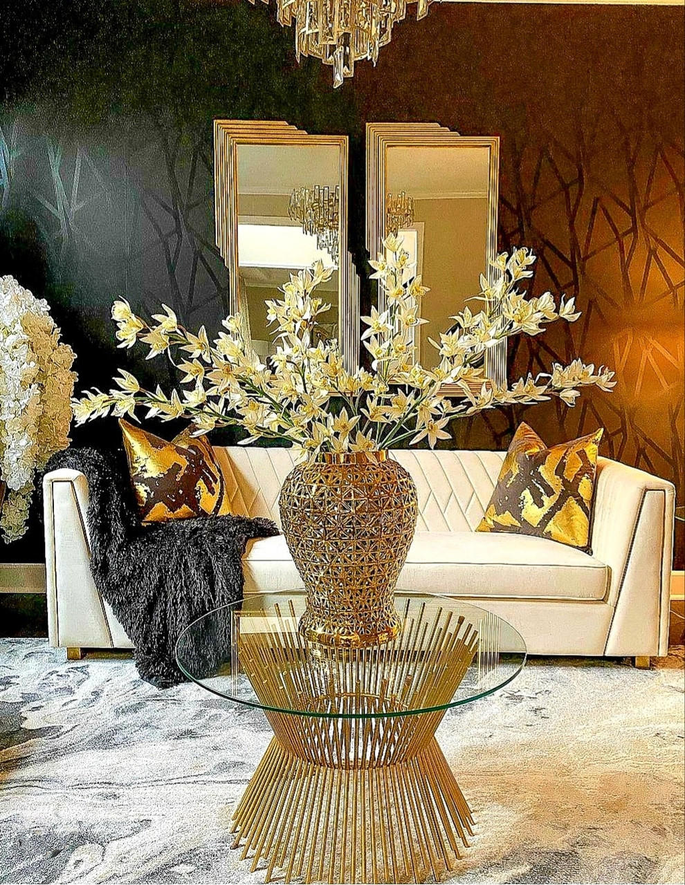 مرآة حائط مستطيلة باللون الذهبي من رايلايت