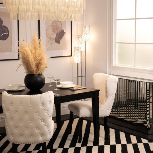 Moderne eenvoudige eetkamerstoelen met knopen