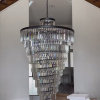 ثريا رايليت ذات طبقات كريستالية حلزونية