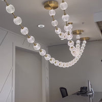 ثريا لؤلؤية إبداعية بتصميم عصري من رايلايت