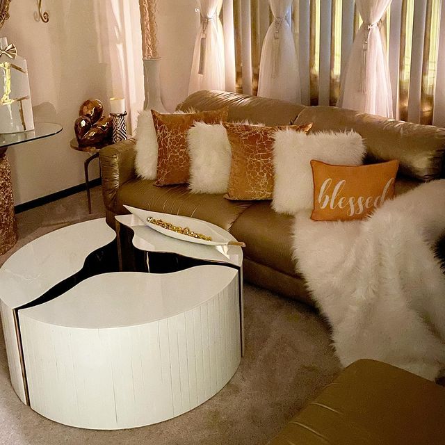 طاولة قهوة مستديرة فاخرة من رايلايت، لون ذهبي متشقق، مكونة من 3 قطع