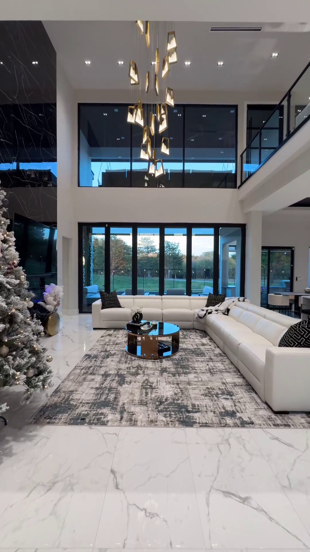 ثريا رخامية فاخرة حديثة من Rylight باللون الذهبي