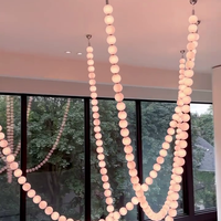 ثريا رايلايت بقلادة من اللؤلؤ