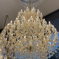 Extra grote kroonluchter met meerdere lagen in chroom/goudkleurige afwerking